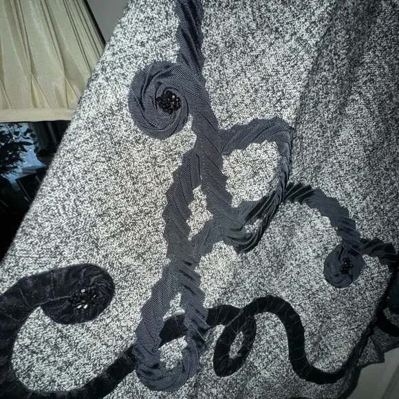 Dana Buchman Gray and Black A-Line Skirt - Picture 3 of 6